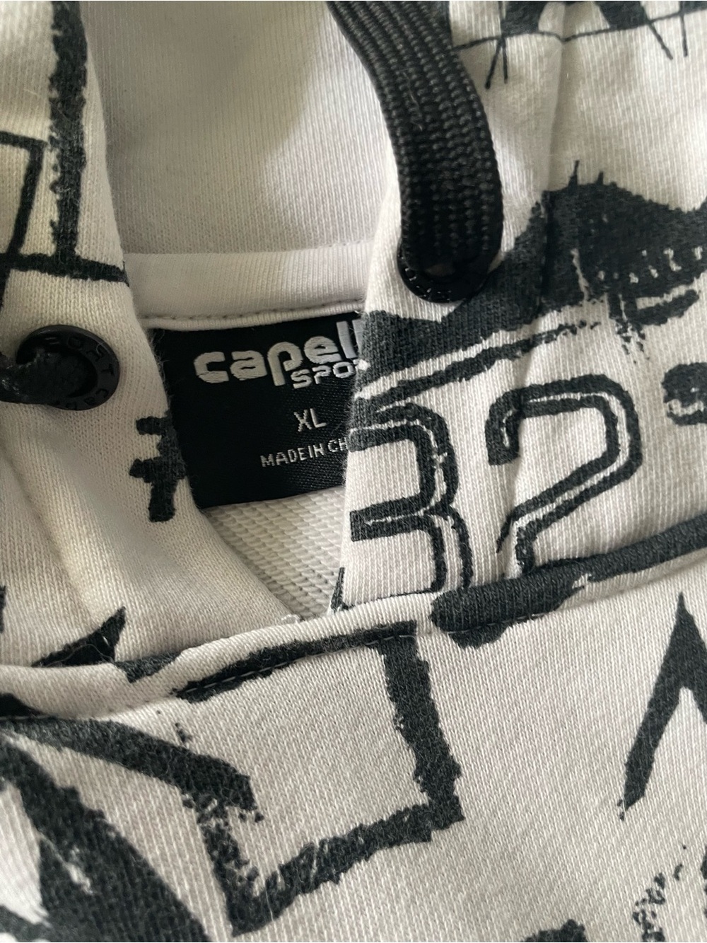 Capelli of New York Black and White Graphic Pullover - Picture 4 of 6
